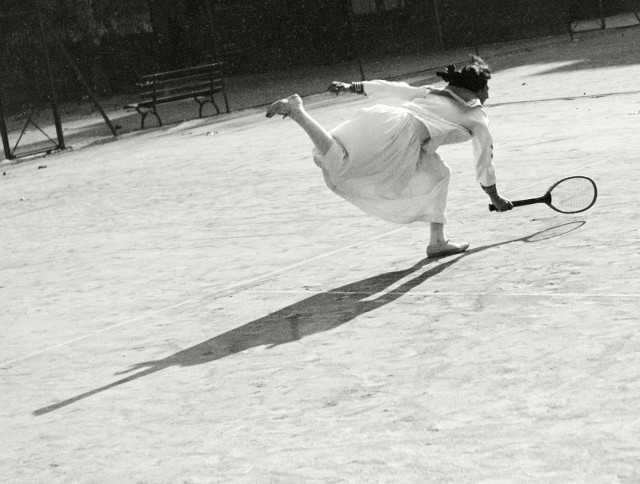 Тренировка Сюзанны Ленглен, Ницца, 1915. Фотограф Жак Анри Лартиг