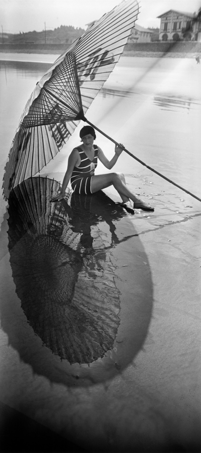 Тень и отражение, Андай, 1927. Фотограф Жак Анри Лартиг