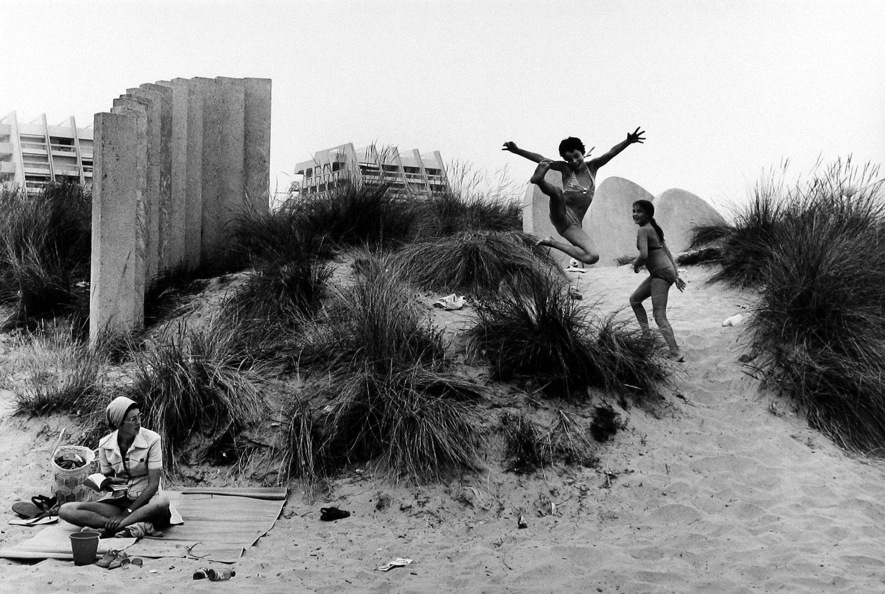 Пляжный отдых, Лангедок-Руссильон, юг Франции, 1976. Фотограф Мартина Франк