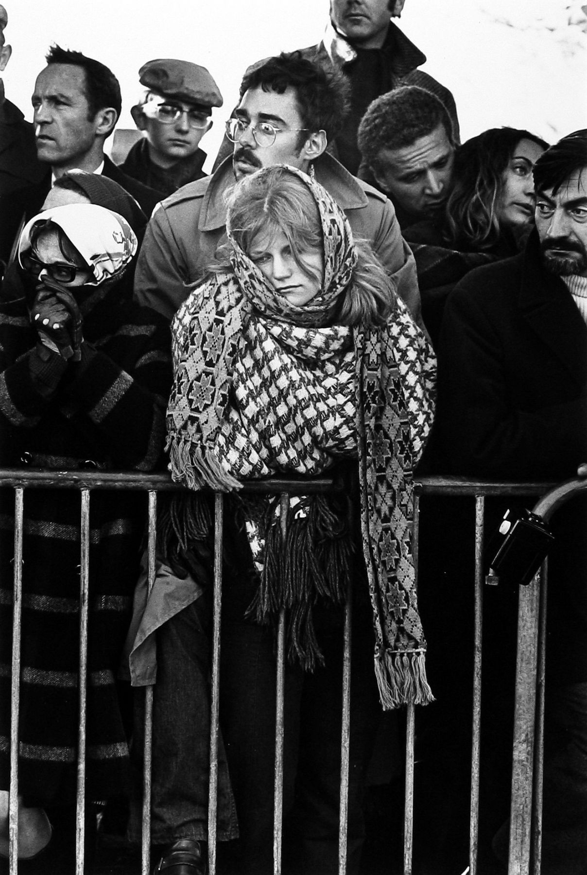 Похороны Шарля де Голля. Коломбе-ле-Дёз-Эглиз, Франция, 1970. Фотограф Мартина Франк
