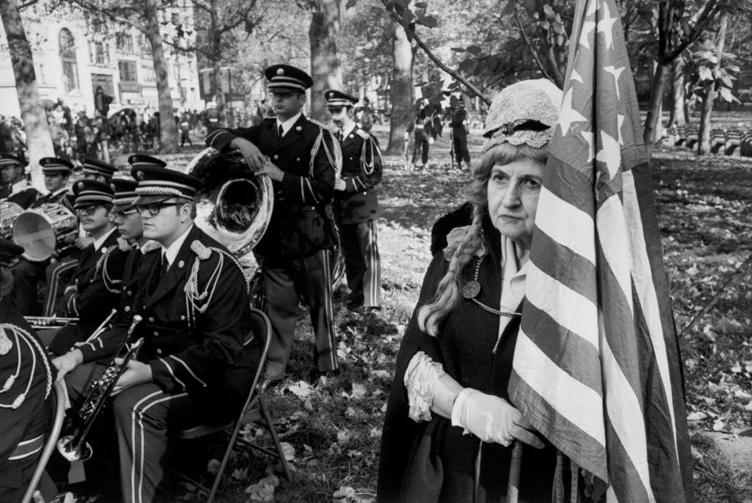 Парад ветеранов, посвящённый перемирию, Нью-Йорк, 11 ноября 1974 года. Фотограф Мартина Франк
