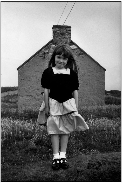 Алисса Минан в день своего пятилетия. Остров Тори, 1996. Фотограф Мартина Франк