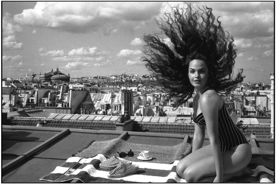 Снято для календаря Lavazza. Париж, 1998. Фотограф Мартина Франк