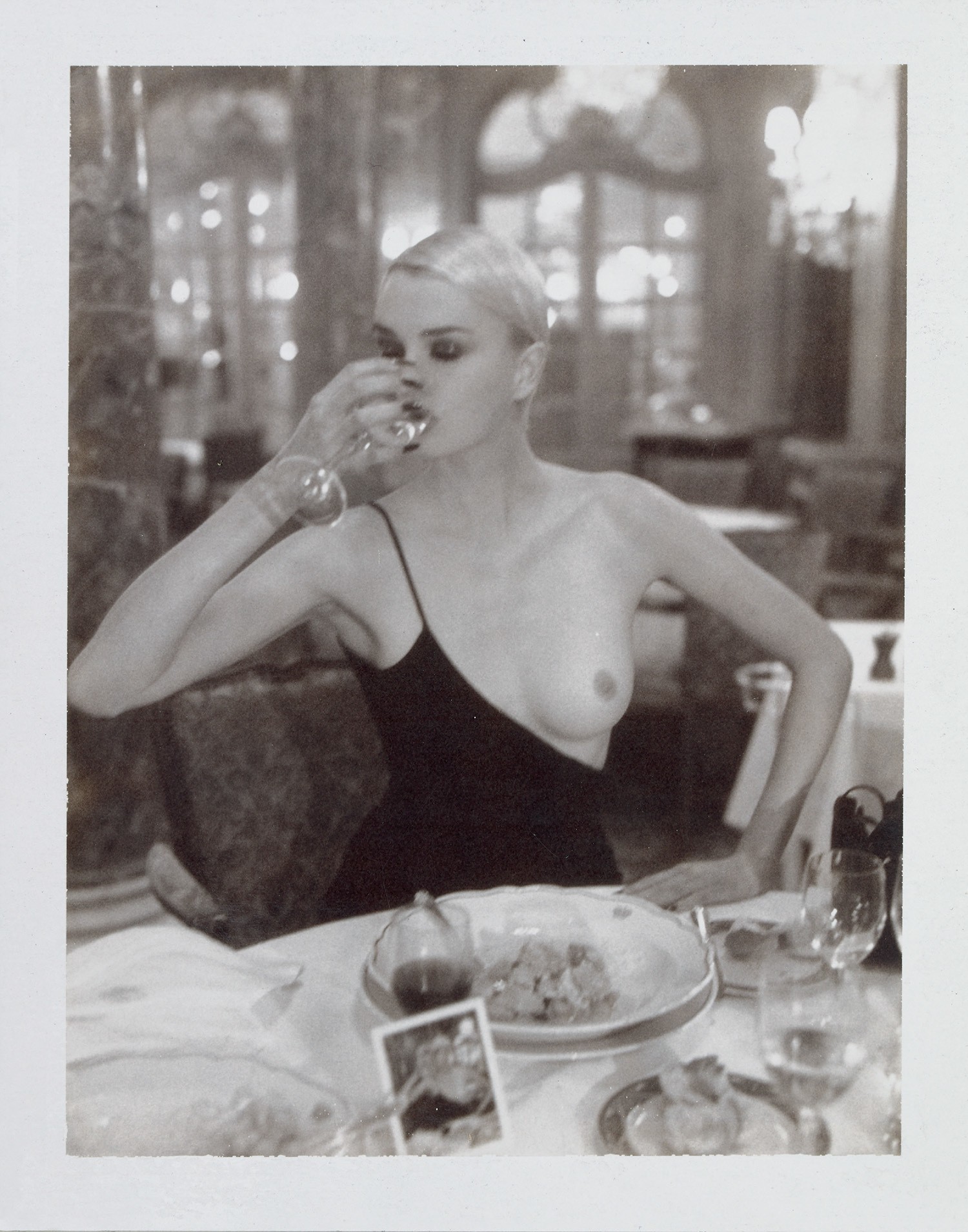 Голая правда, 1997. Фотограф Хельмут Ньютон