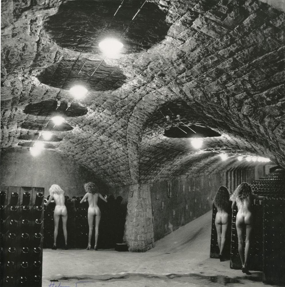 В винном погребе, Эрбуско, Италия, 1989. Фотограф Хельмут Ньютон