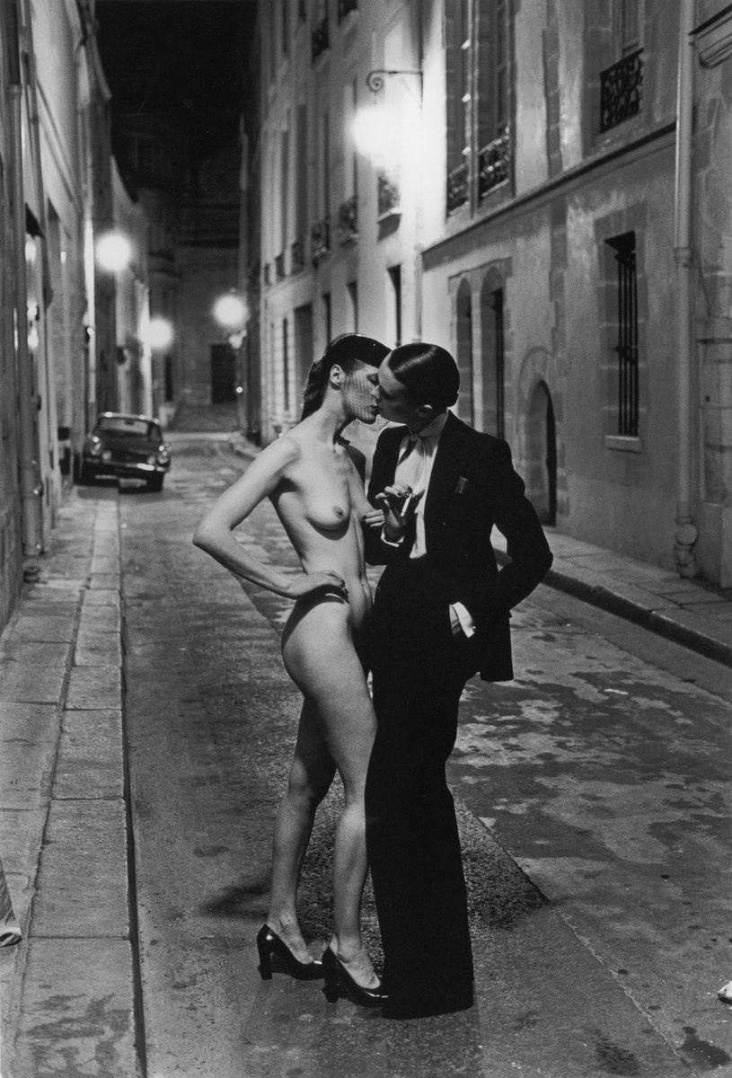 Поцелуй, Париж, 1975. Фотограф Хельмут Ньютон