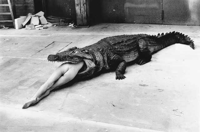 Сцена из балетной постановки Пины Бауш, 1983. Фотограф Хельмут Ньютон