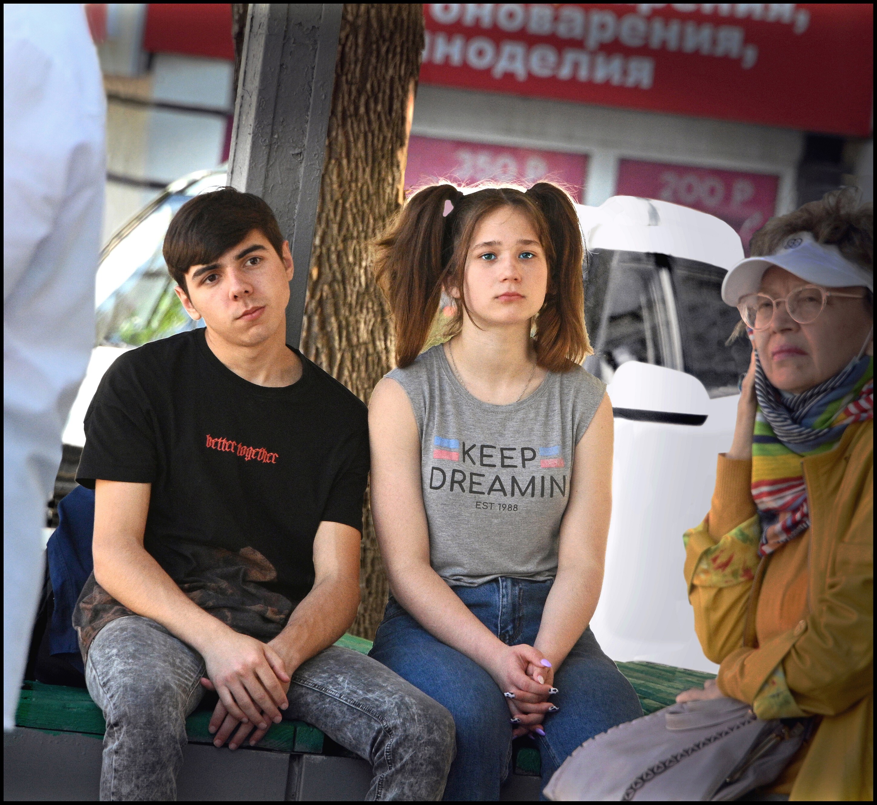 На остановке
