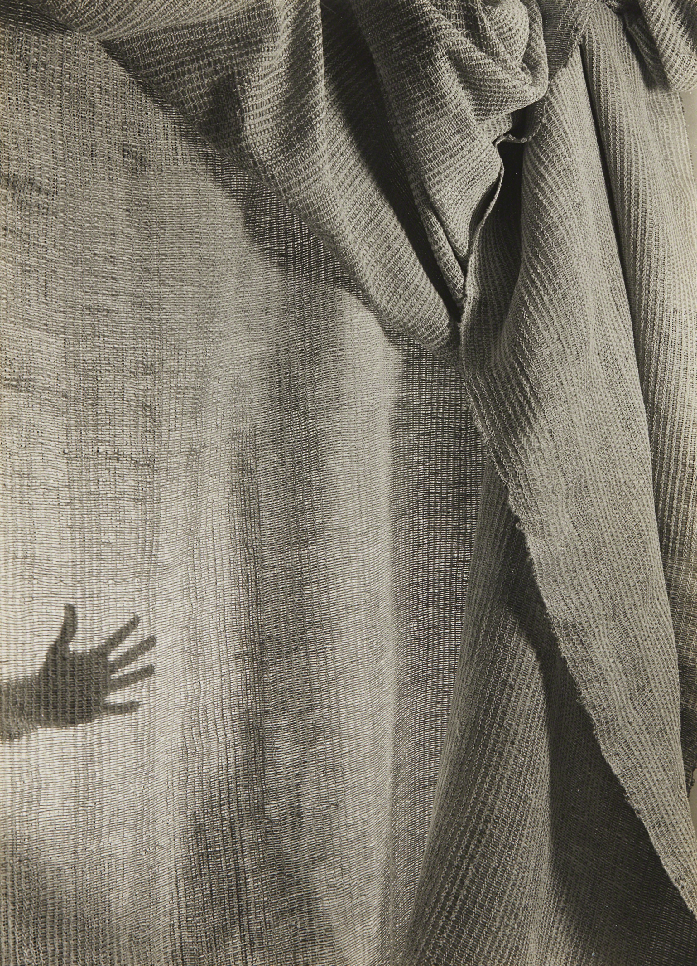 Ручное плетение и рука, 1946. Фотограф Имоджен Каннингем