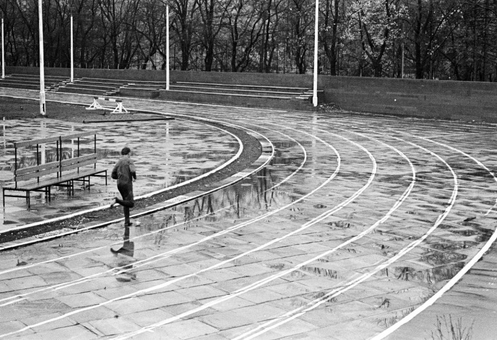 Пробежка, Москва, 1977. Фотограф Игорь Пальмин