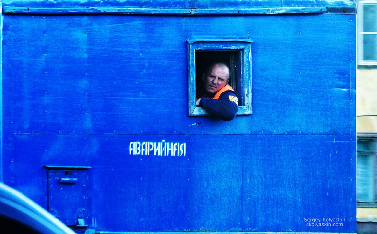 Аварийная служба спешит на помощь, Челябинск. Фотограф Сергей Коляскин