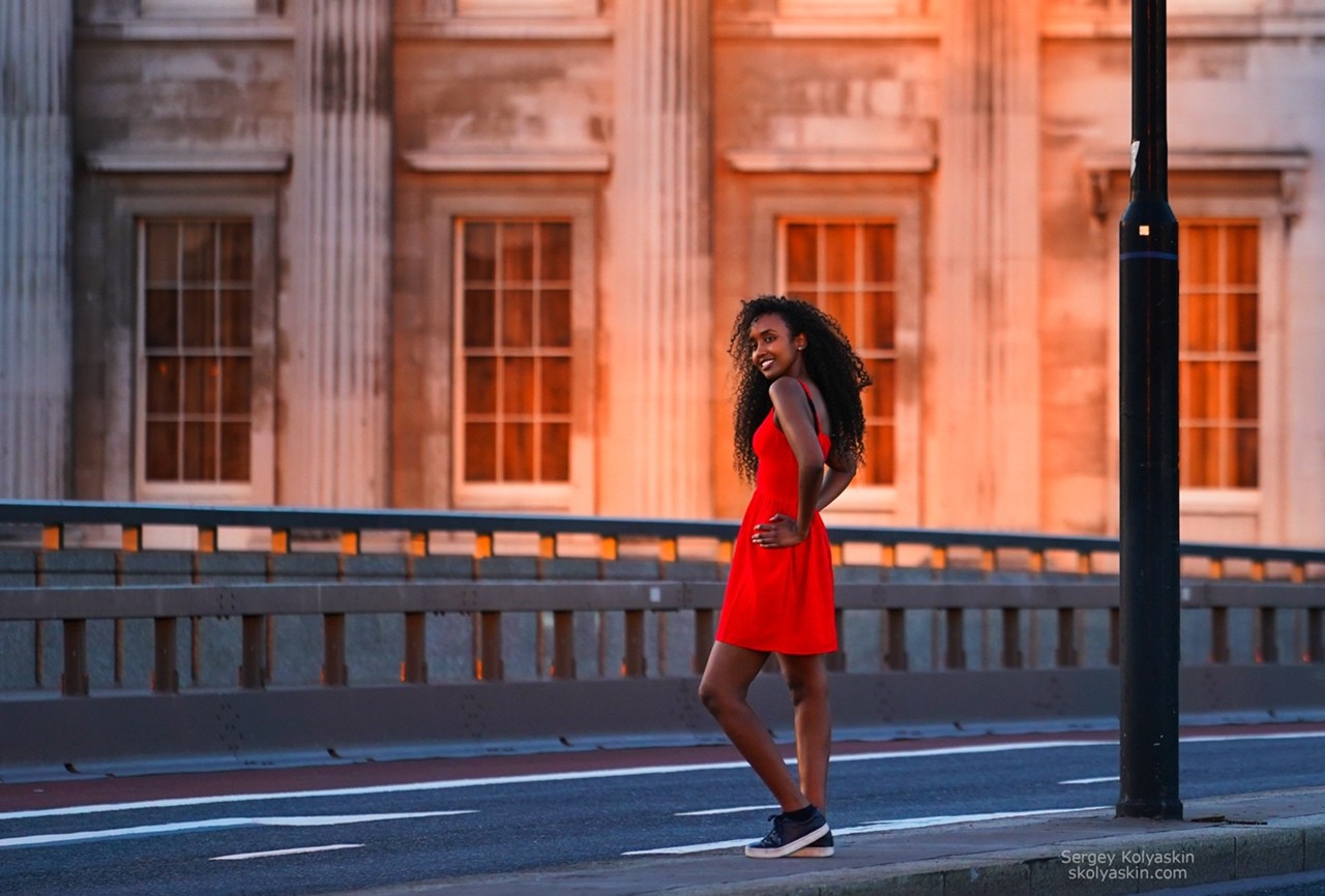 Девушка на улице Лондона. Фотограф Сергей Коляскин
