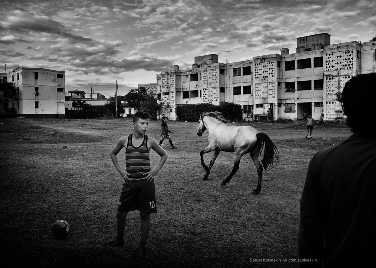 Дворовый футбол, Куба. Фотограф Сергей Коляскин