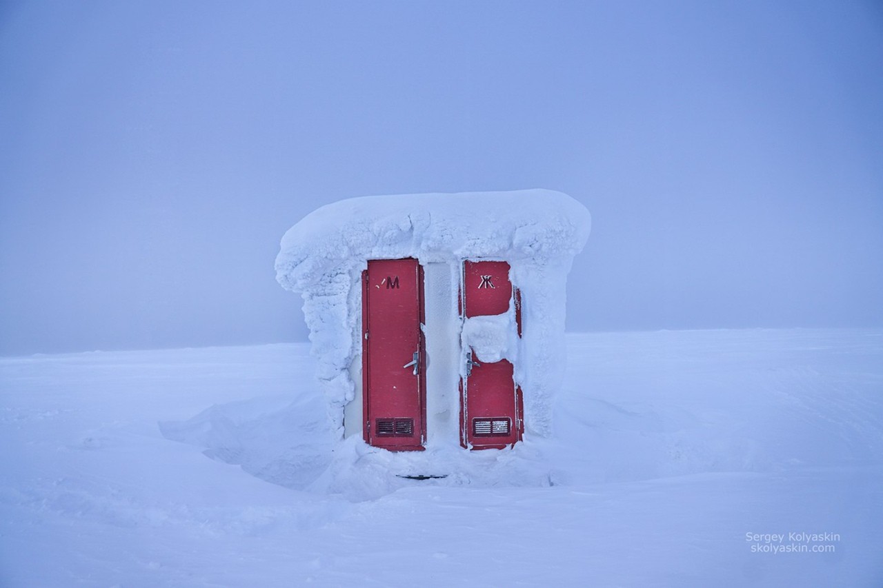 Туалет на краю света. Фотограф Сергей Коляскин
