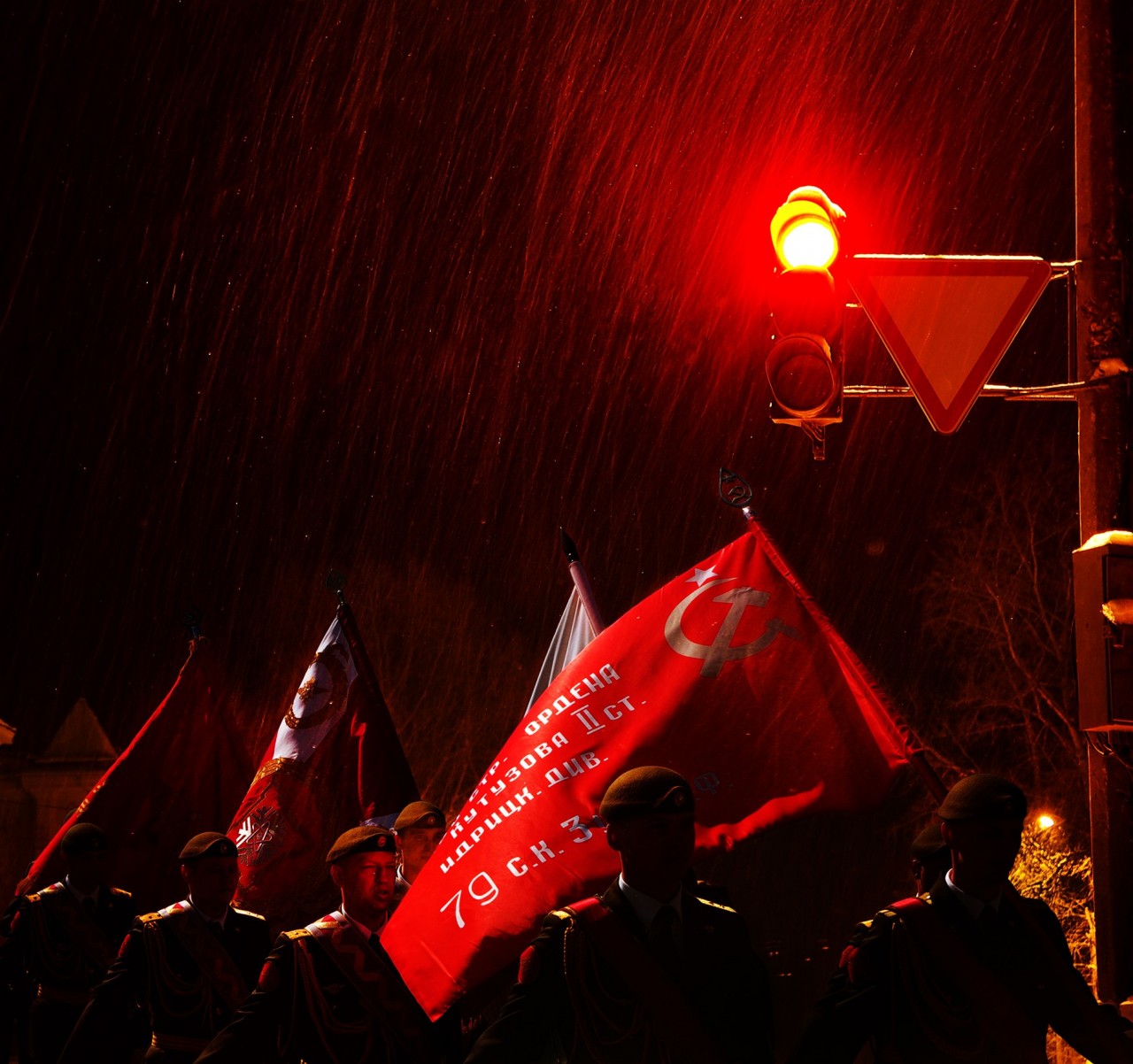 Марш краснознаменного 79-го полка. Фотограф Сергей Коляскин