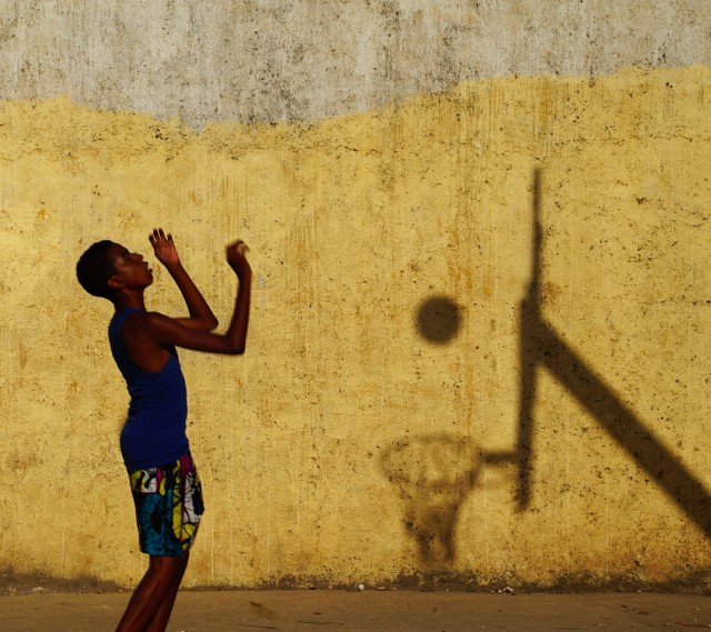 Basketball. Shadow play, Cuba. Photographer Sergey Kolyaskin