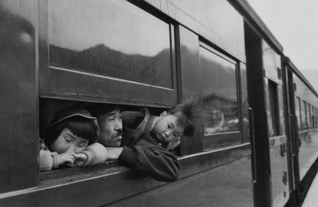 Поездка, 1959. Фотограф Сёмэй Томацу
