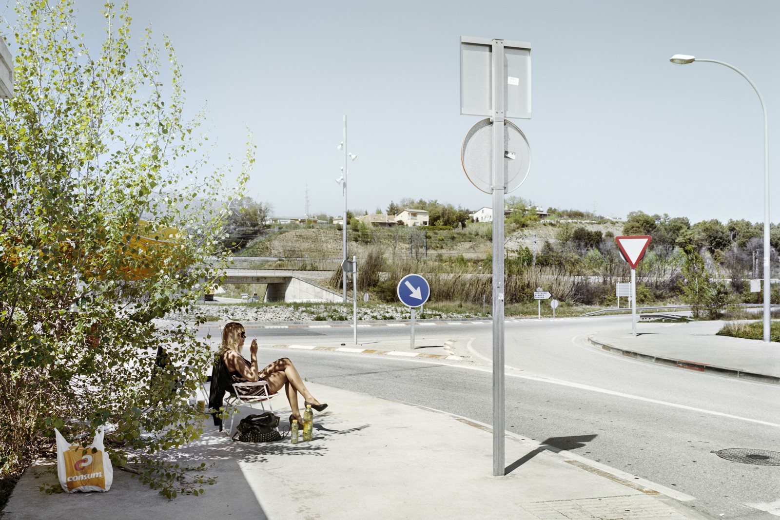 Сан-Селони, провинция Барселона, Трасса C-35. Фотопроект «Игра в ожидание». Фотограф Чема Сальванс
