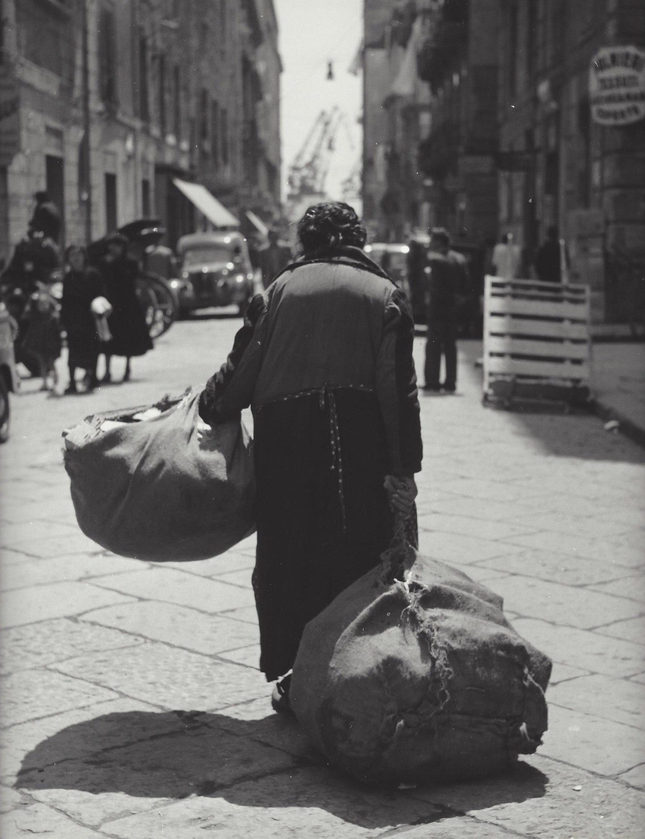 Бездомная, Рим, 1950-е. Фотограф Кис Шерер