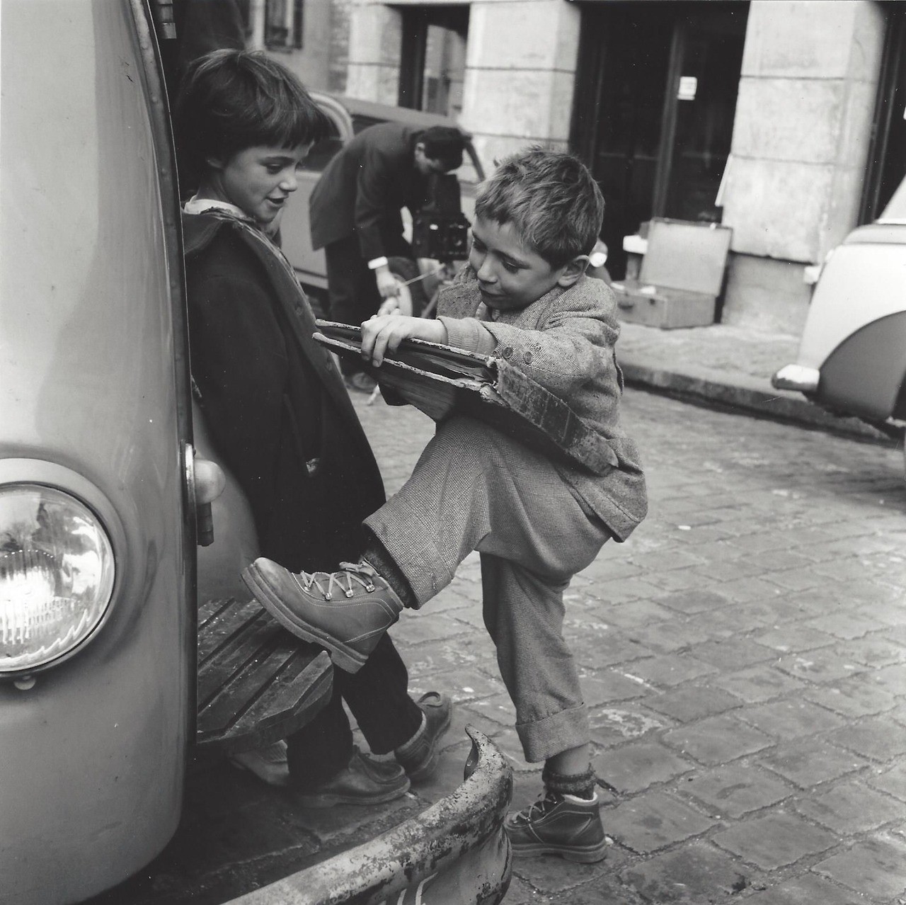 Дети на улице, Париж, 1958–1963. Фотограф Кис Шерер