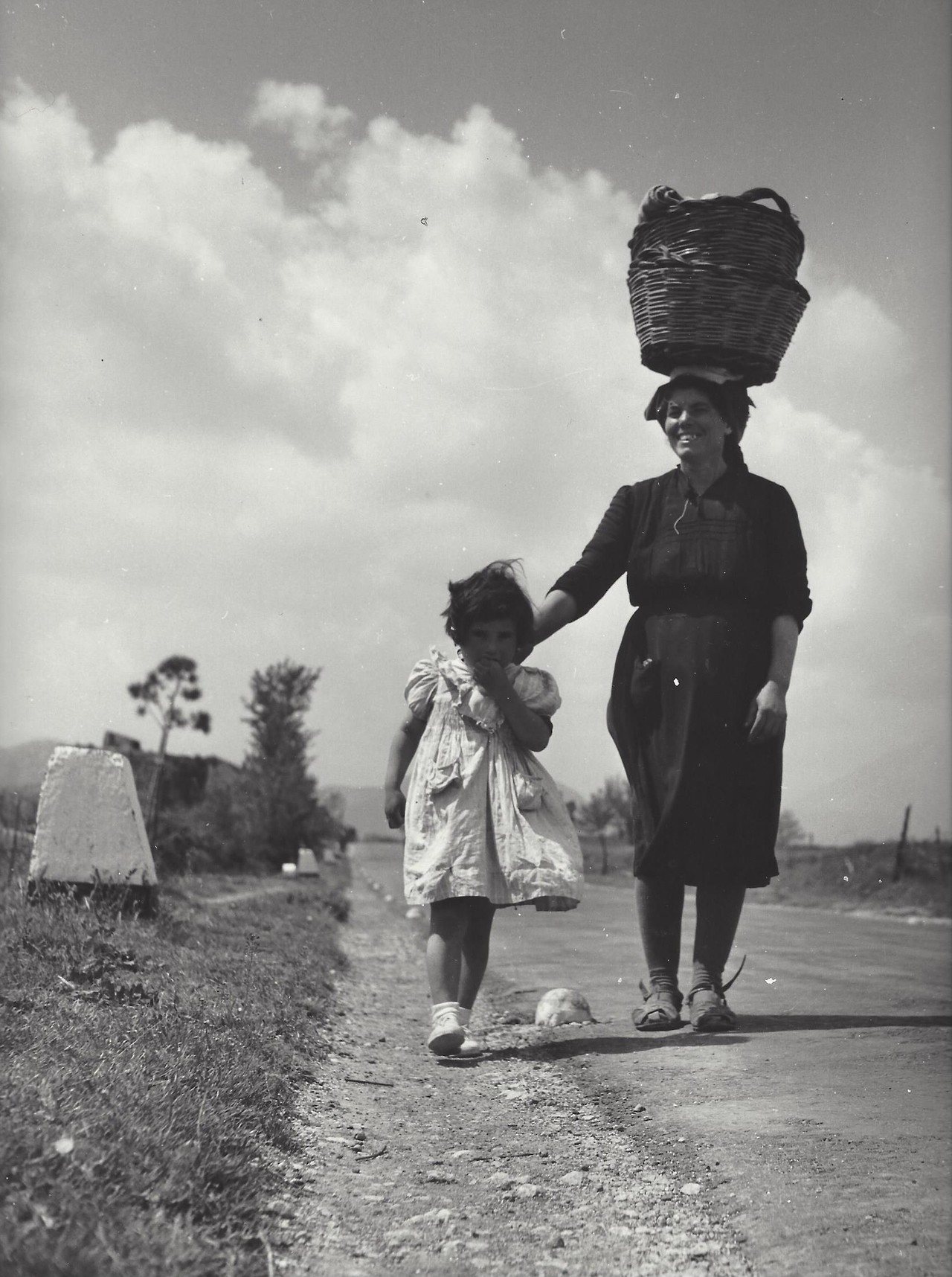 Мать с дочкой, Испания 1957–1963. Фотограф Кис Шерер