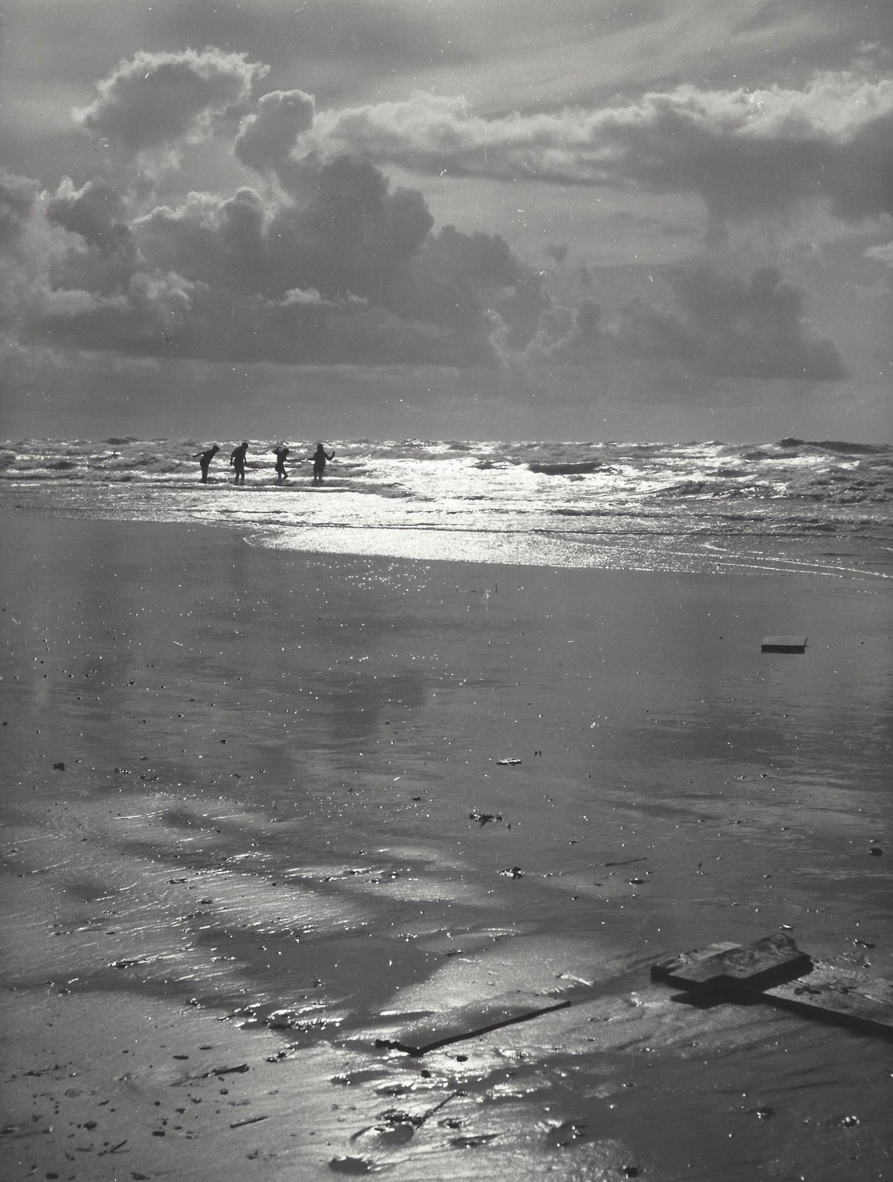 На пляже, Нидерланды, 1957–1963. Фотограф Кис Шерер