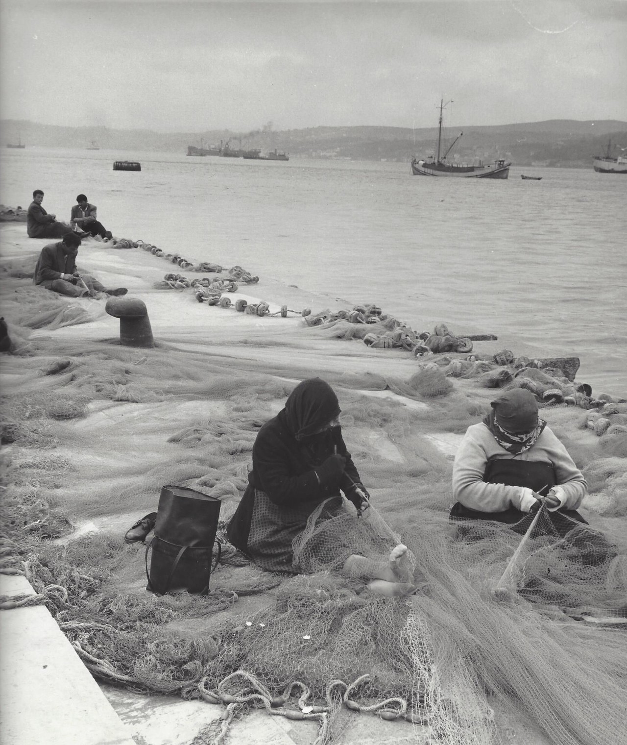 Ремонт рыболовных сетей, Босфор, Стамбул, 1965. Фотограф Кис Шерер