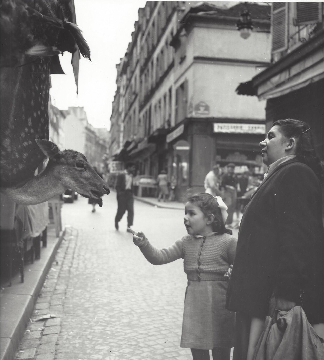 Торговая улица, Париж, 1950-е. Фотограф Кис Шерер