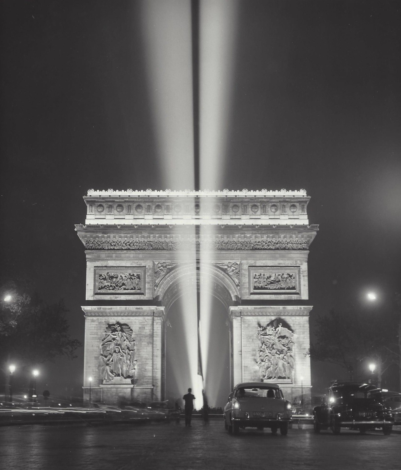 Триумфальная арка, Париж, 1950-е. Фотограф Кис Шерер
