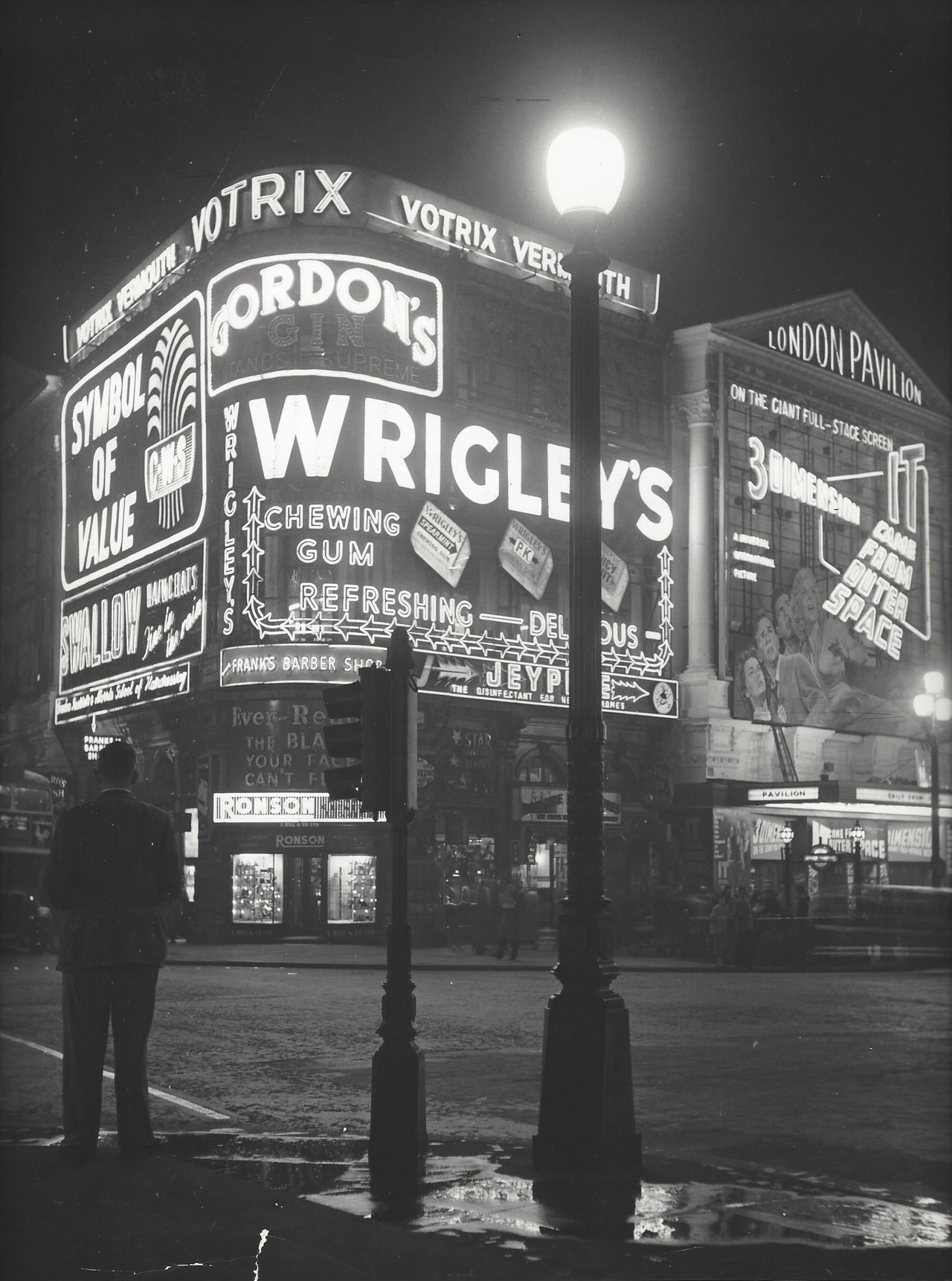 Площадь Пикадилли, Лондон, начало 1960-х. Фотограф Кис Шерер