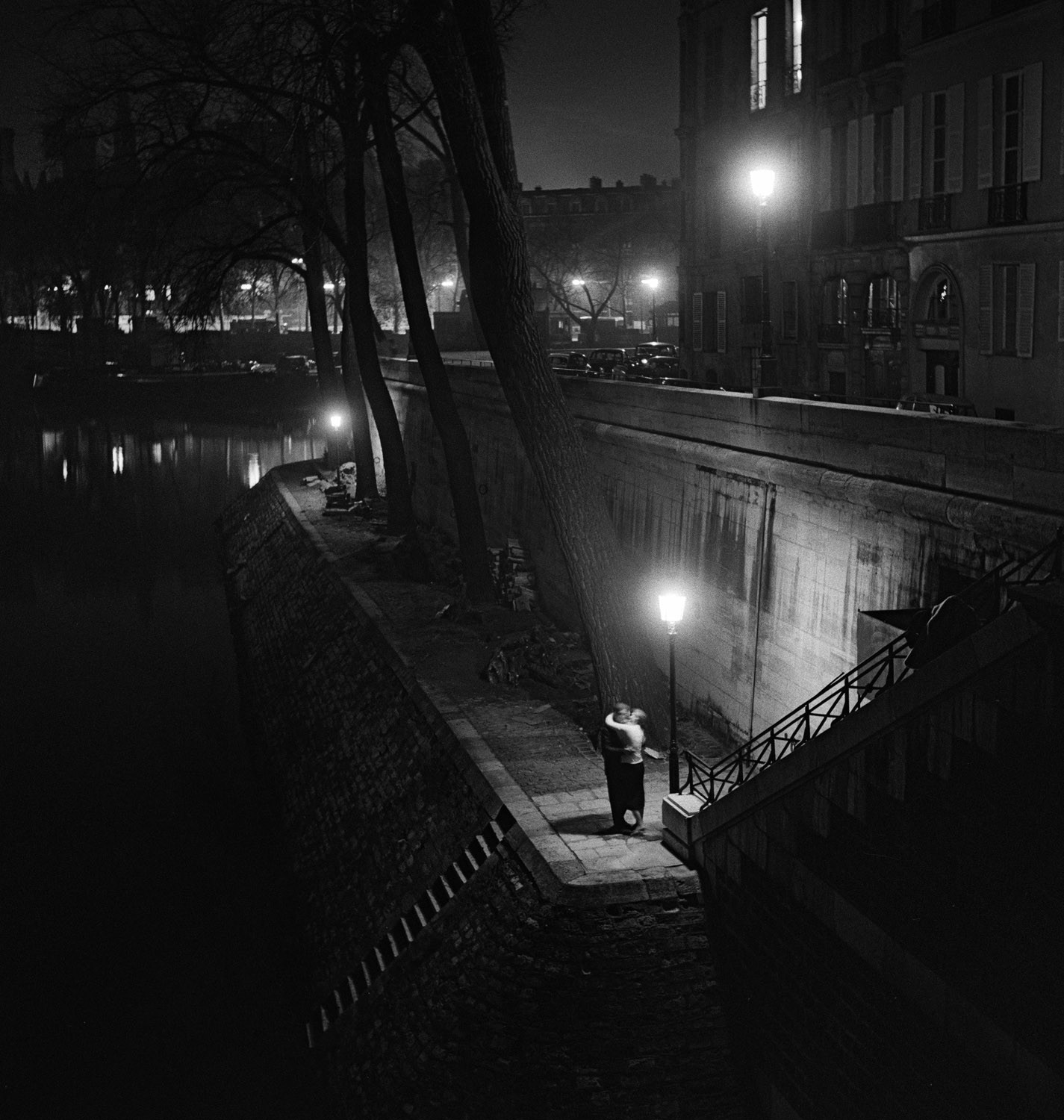 Целующаяся пара, Париж, 1950-е. Фотограф Кис Шерер