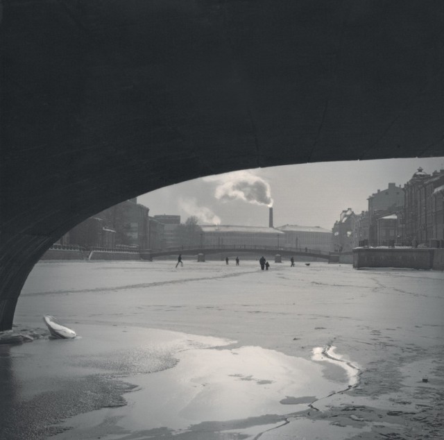 Под мостом на реке Фонтанка, 2006. Санкт-Петербург. Фотограф Алексей Титаренко