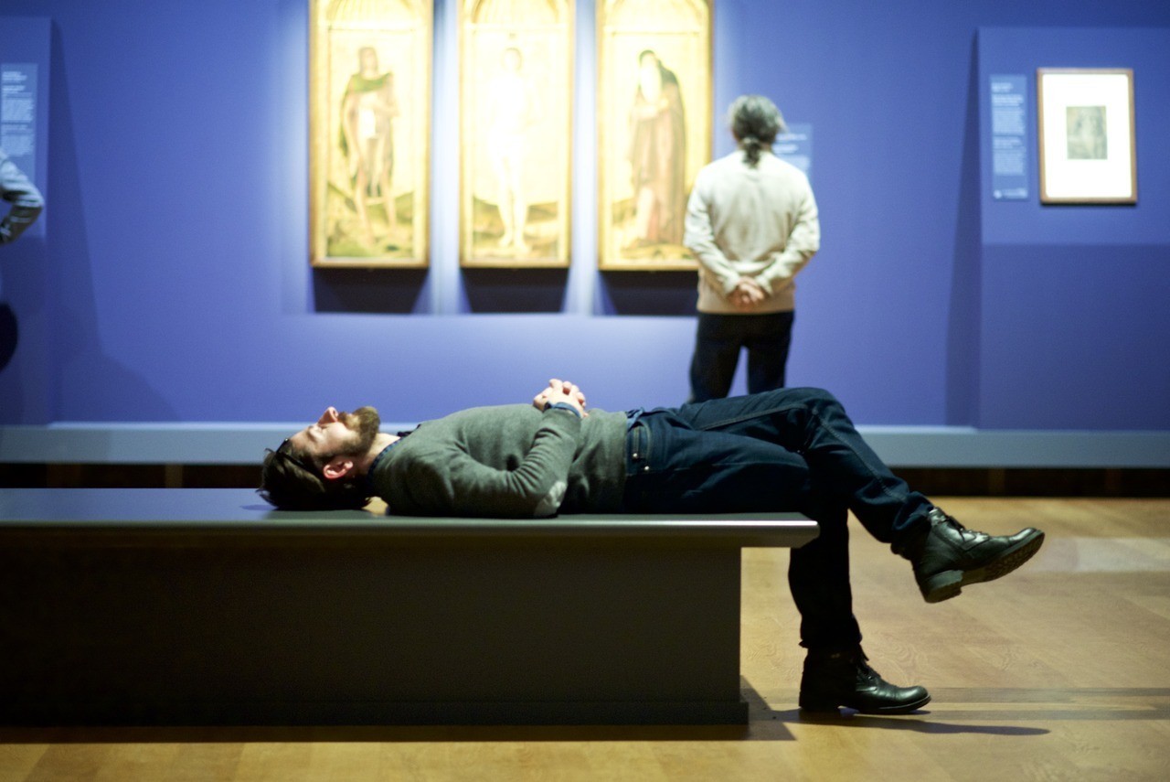 Из серии Люди, спящие в музеях. Фотограф Стефан Драшан