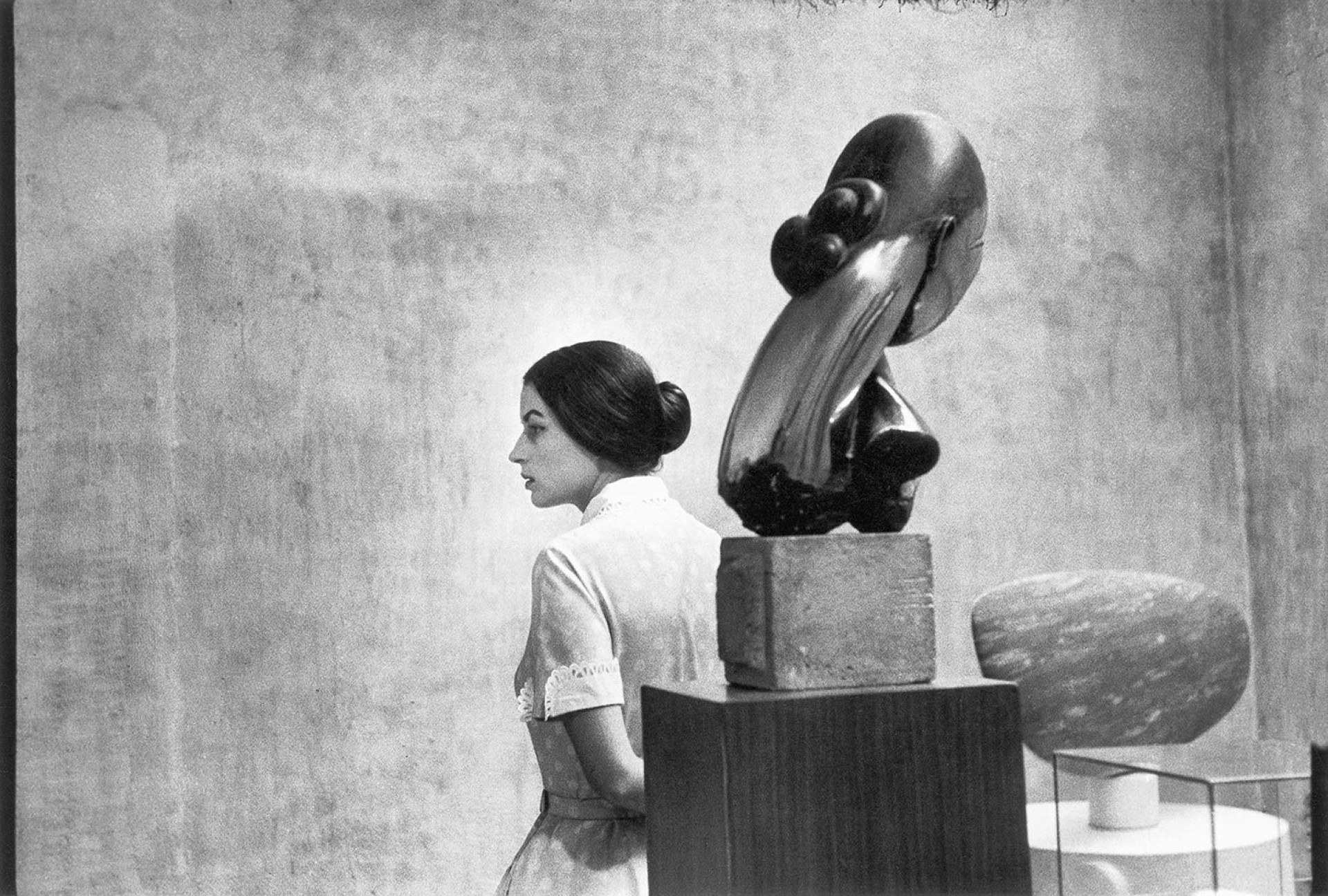Сильвана Мангано в Музее современного искусства в Нью-Йорке, 1956. Фотограф Ева Арнольд