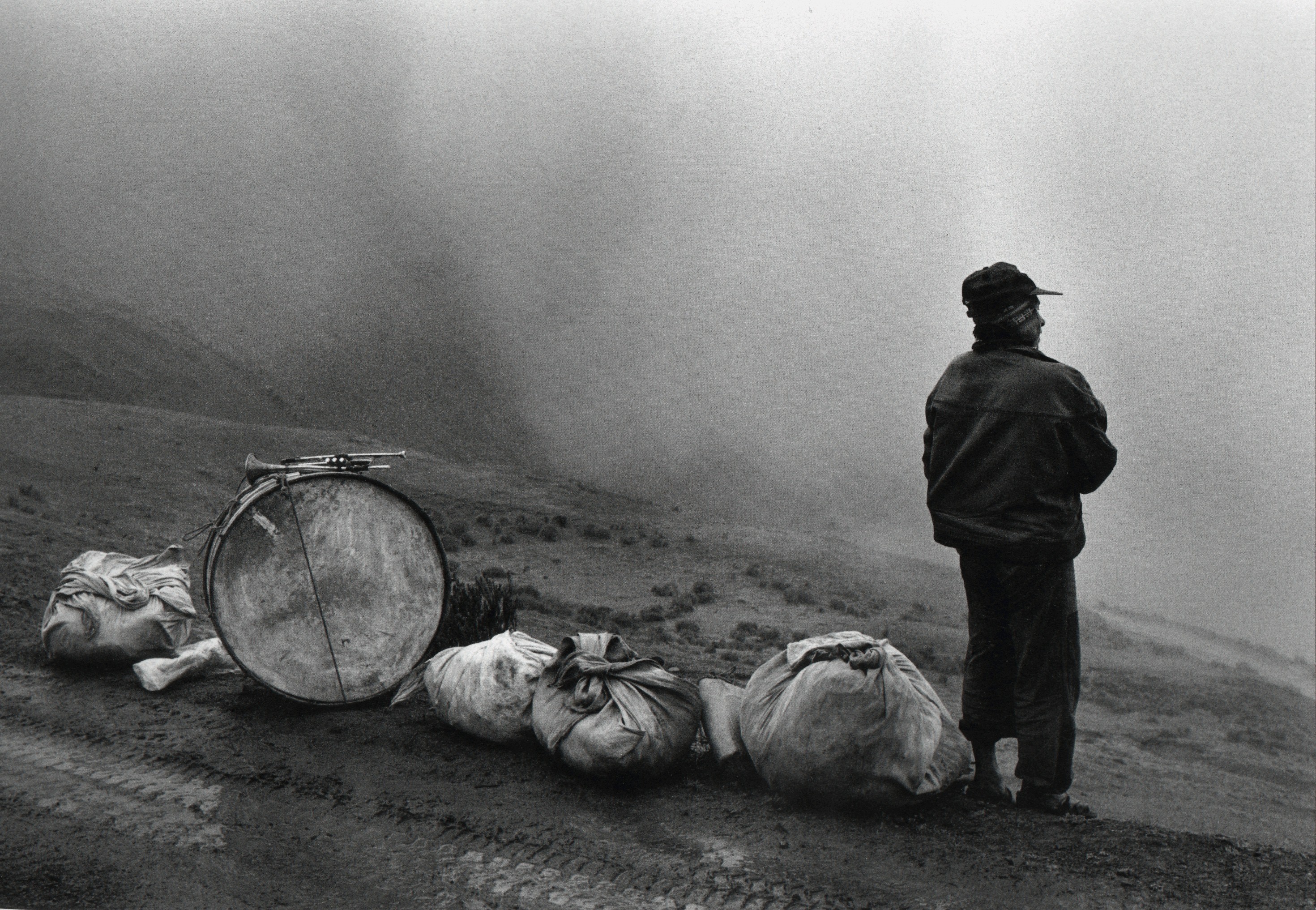 Музыкант из ниоткуда, Боливия, 1990. Фотограф Флор Гардуньо