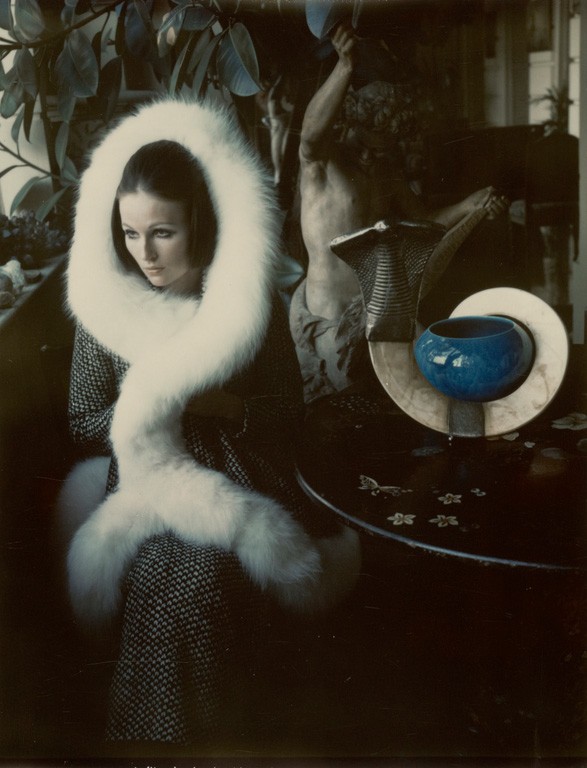 Зимнее пальто от Пьера Кардена, Париж, 1969 год. Фотограф Мари Косиндас