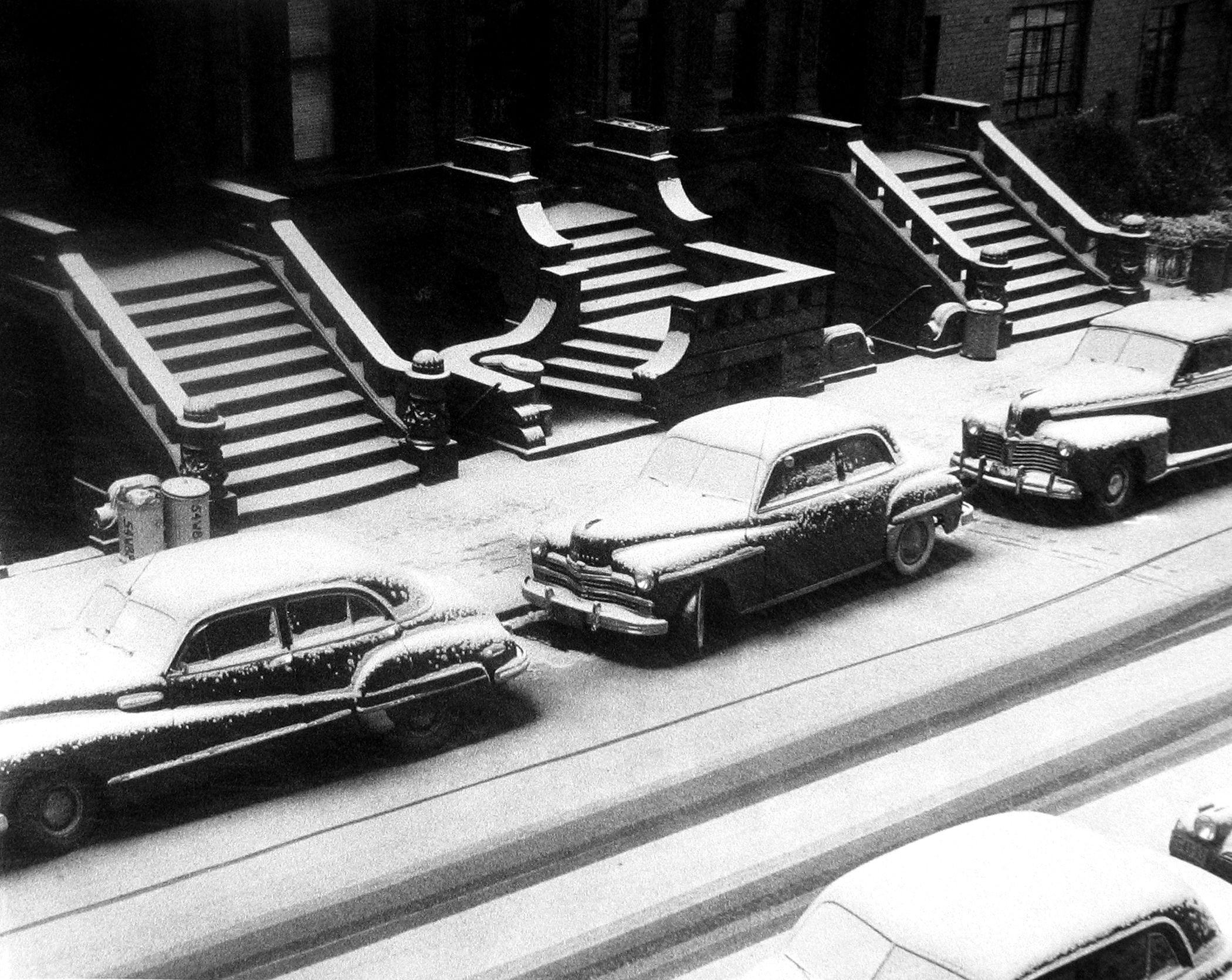 Белые и горбатые, Нью-Йорк, 1952. Фотограф Рут Оркин