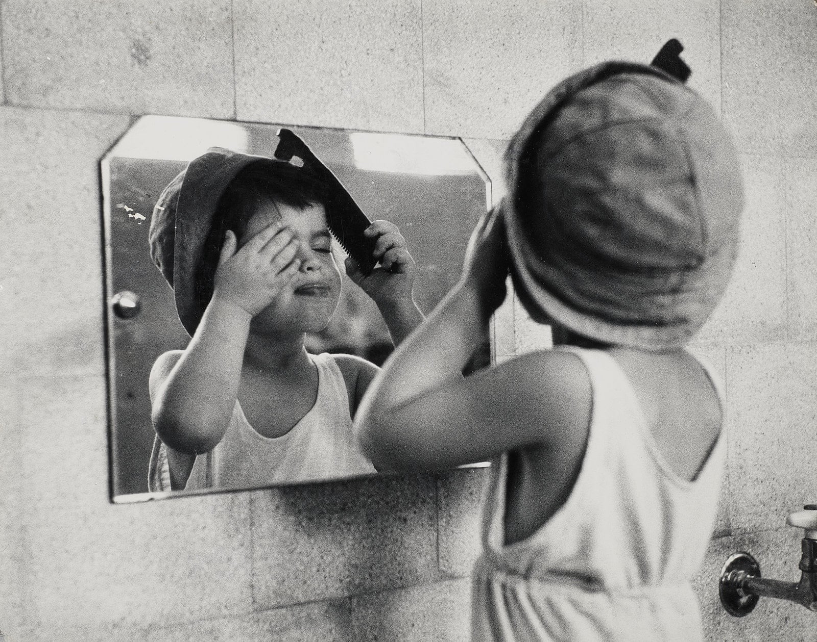 Перед зеркалом, 1951. Фотограф Рут Оркин