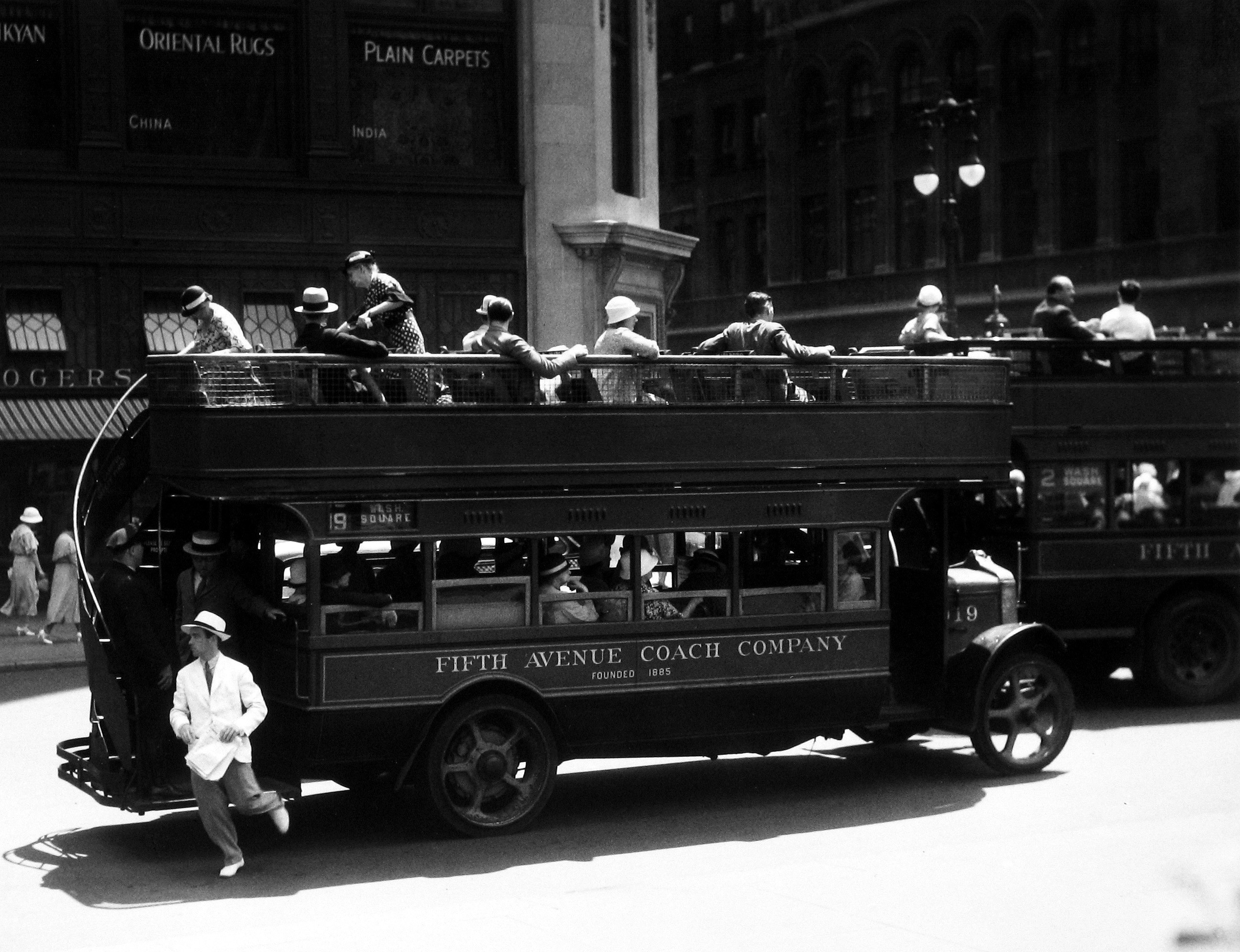 Экипаж на Пятой авеню, 1932. Фотограф Беренис Эбботт
