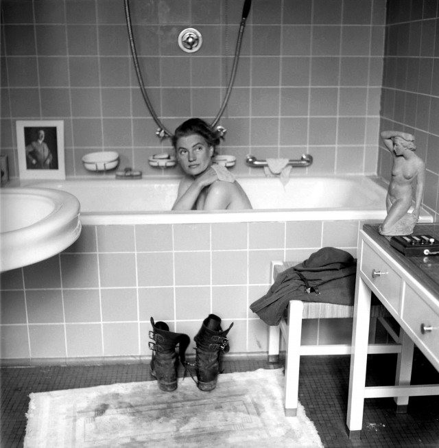 Знаменитая фотография "Фотограф Ли Миллер моется в личной ванне Гитлера"