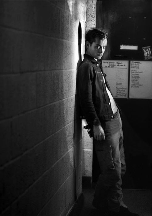 Джуд Лоу, подготовка к роли Гамлета в театре Уиндема. 2009 год. Фотограф Саймон Аннанд