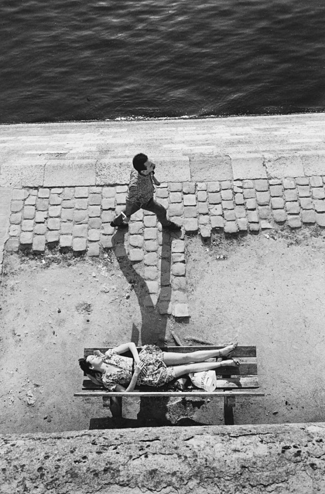 Двойное безразличие. Набережная Орлеана, 1984 год. Фотограф Жан-Филипп Шарбонье