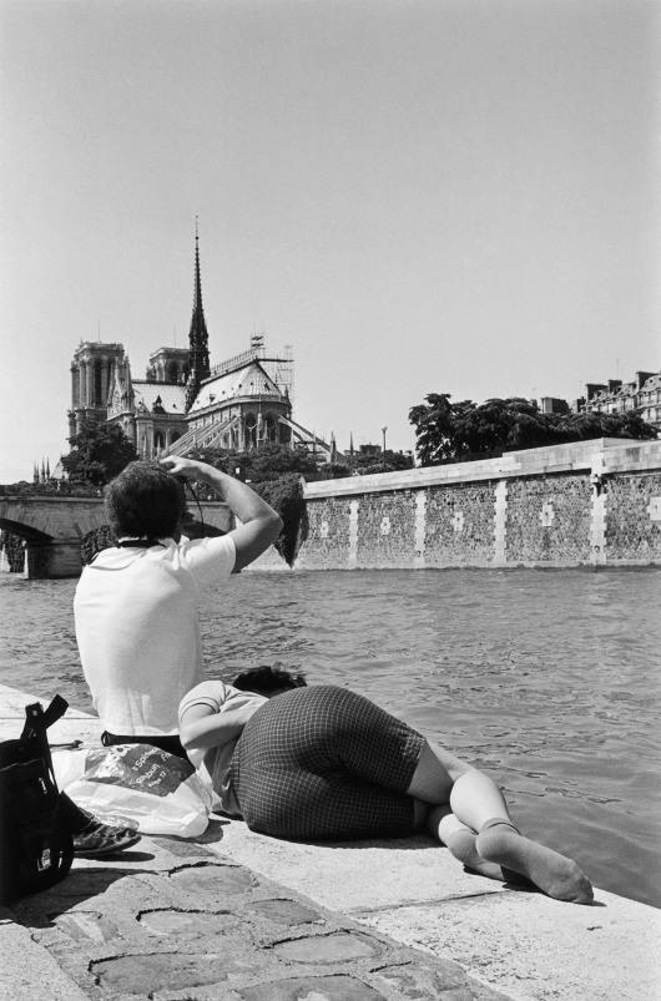 Нотр-Дамский зад. Париж, 1981 год. Фотограф Жан-Филипп Шарбонье