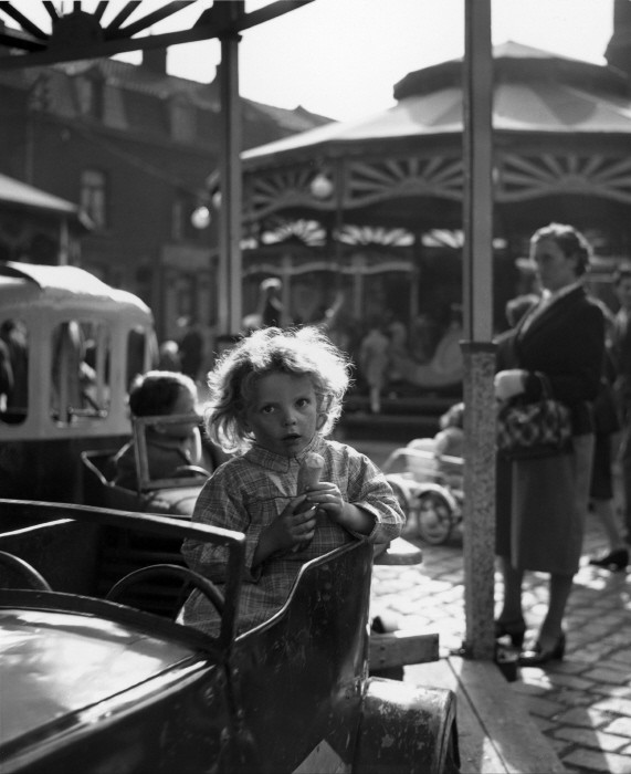 Карусель. 1954 год. Фотограф Жан-Филипп Шарбонье