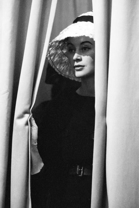 Дефиле модного Дома Диор. Париж, 1959 год. Фотограф Жан-Филипп Шарбонье