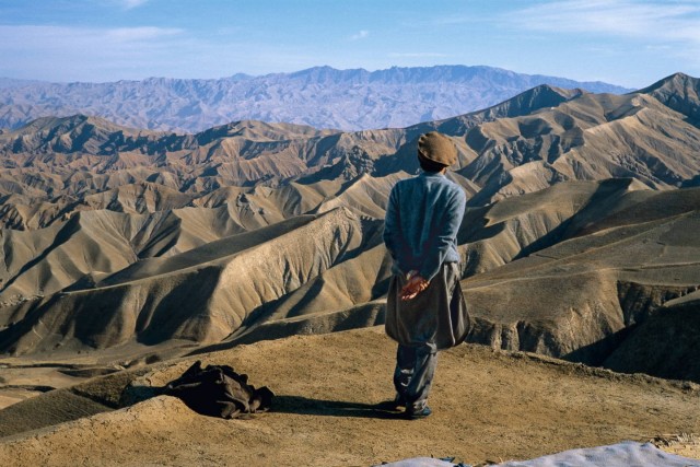 Ахмад Шах Масуд над городом Талукан, Афганистан. Фотограф Паскаль Мэтр