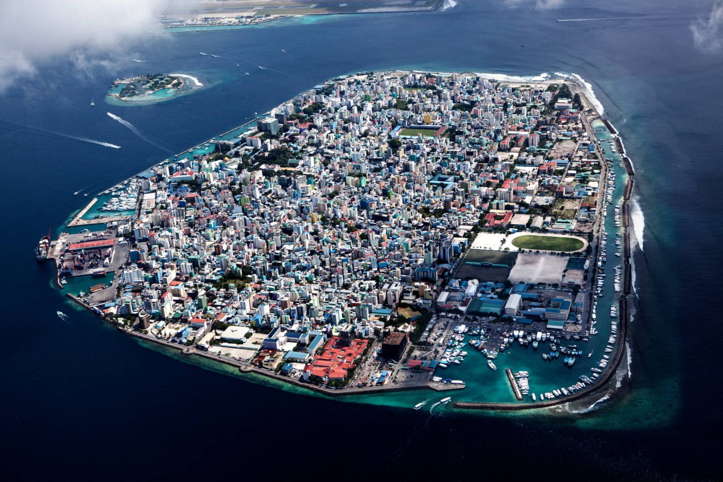 Мале, столица Мальдив. Республика входит в число стран, наиболее уязвимых перед повышением уровня воды. Фотограф Паскаль Мэтр