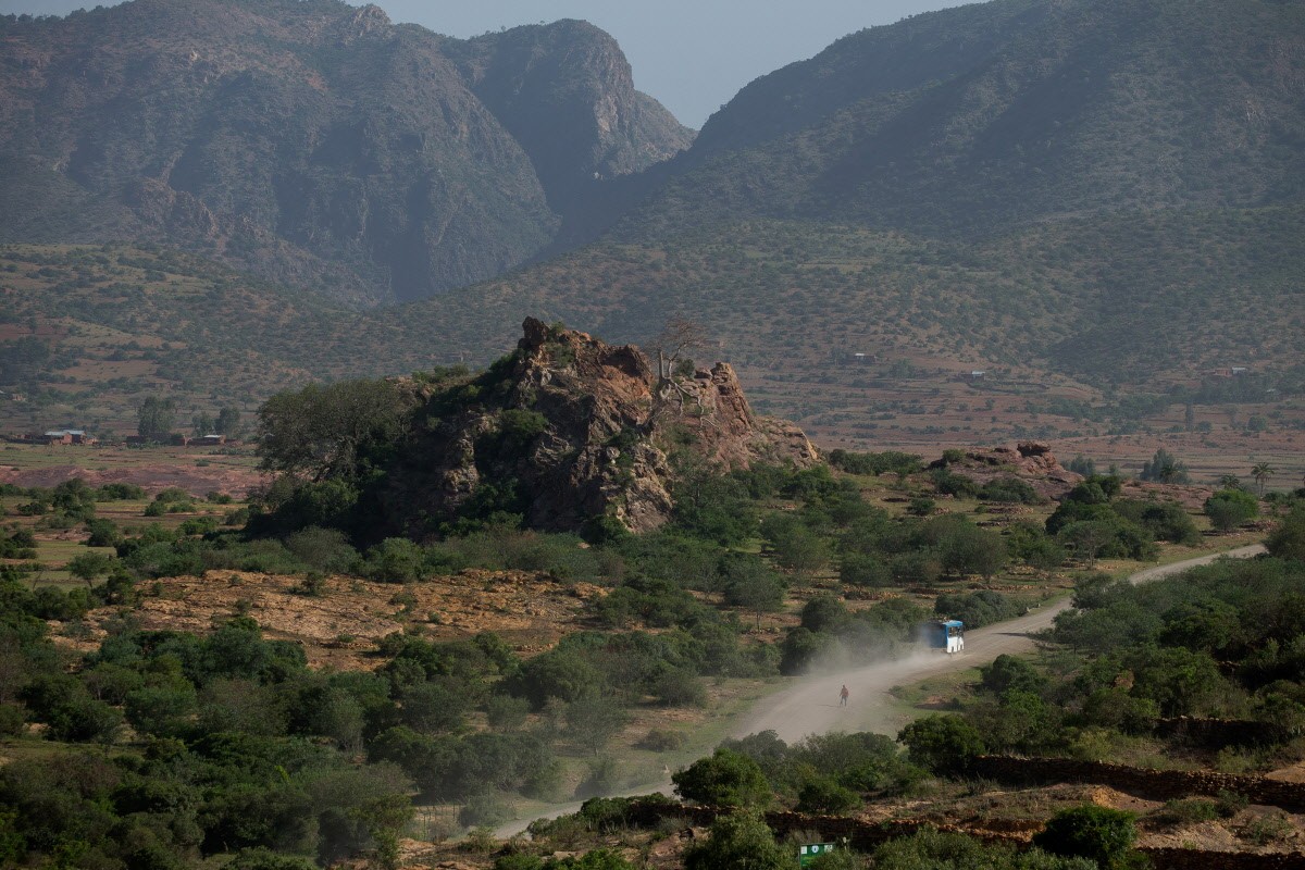 Автобус недалеко от деревни Абреха-ве-Ацбеха, регион Тыграй, Эфиопия. Фотограф Паскаль Мэтр