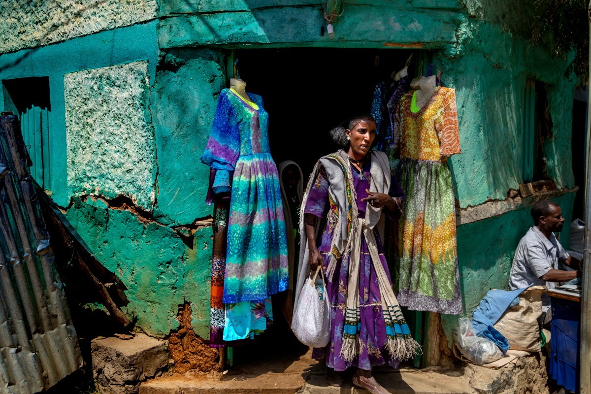 Магазин одежды в городе Хагере-Селам, Эфиопия. Фотограф Паскаль Мэтр