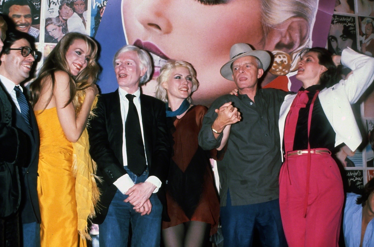 Джерри Холл, Энди Уорхол, Дебби Харри, Трумен Капоте и Палома Пикассо в Студия 54, примерно 1970 год